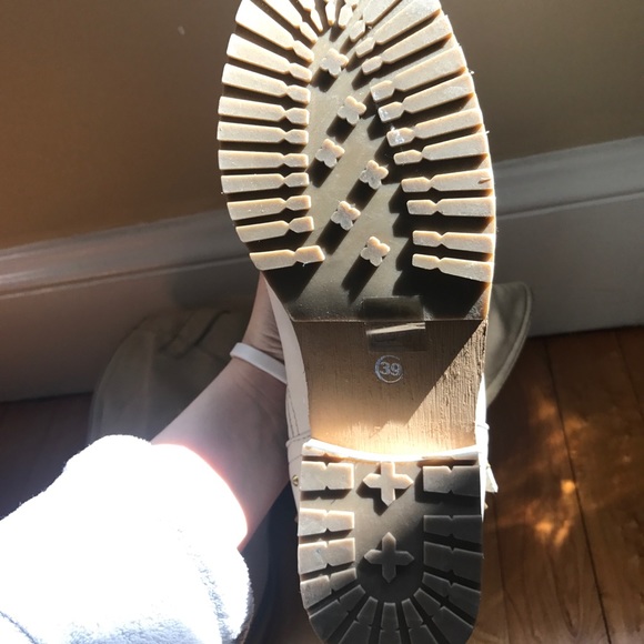 NEVER WORN EUROPEAN ANKLE BOOTIES - Picture 3 of 6